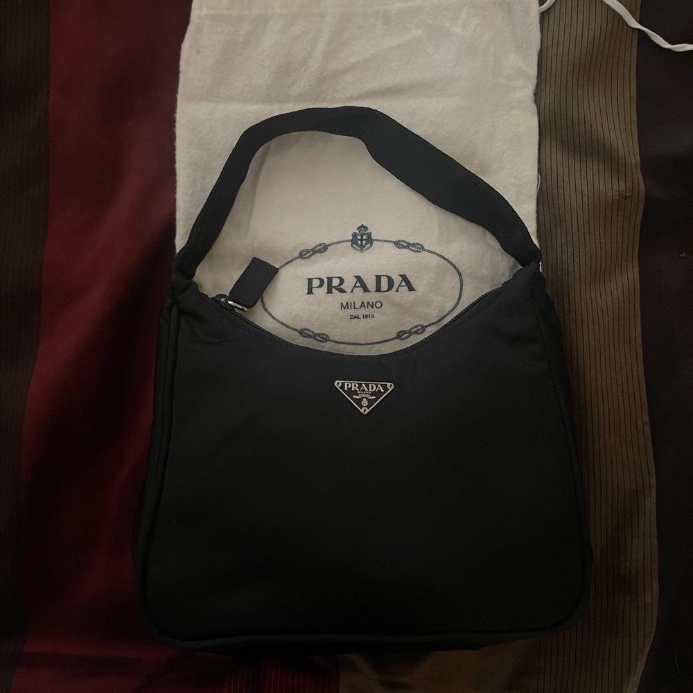 Authentic Vintage Prada Nylon bag in great condition. Please see pics!